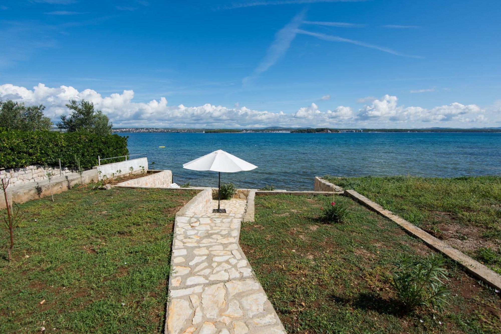 Apartment Blazenka - 20M From The Sea Tkon Exterior foto